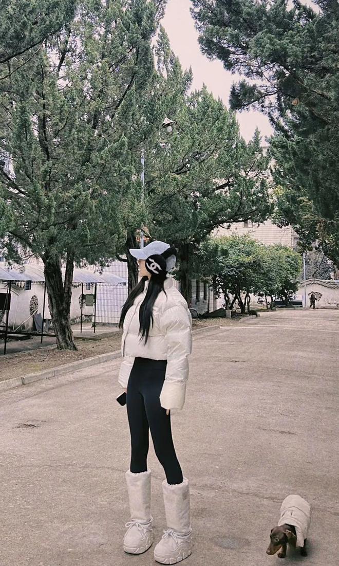 三亿体育属于高能量女孩的冬日瑜伽穿搭来了！(图7)