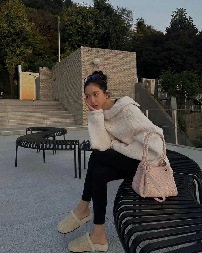 三亿体育属于高能量女孩的冬日瑜伽穿搭来了！(图8)